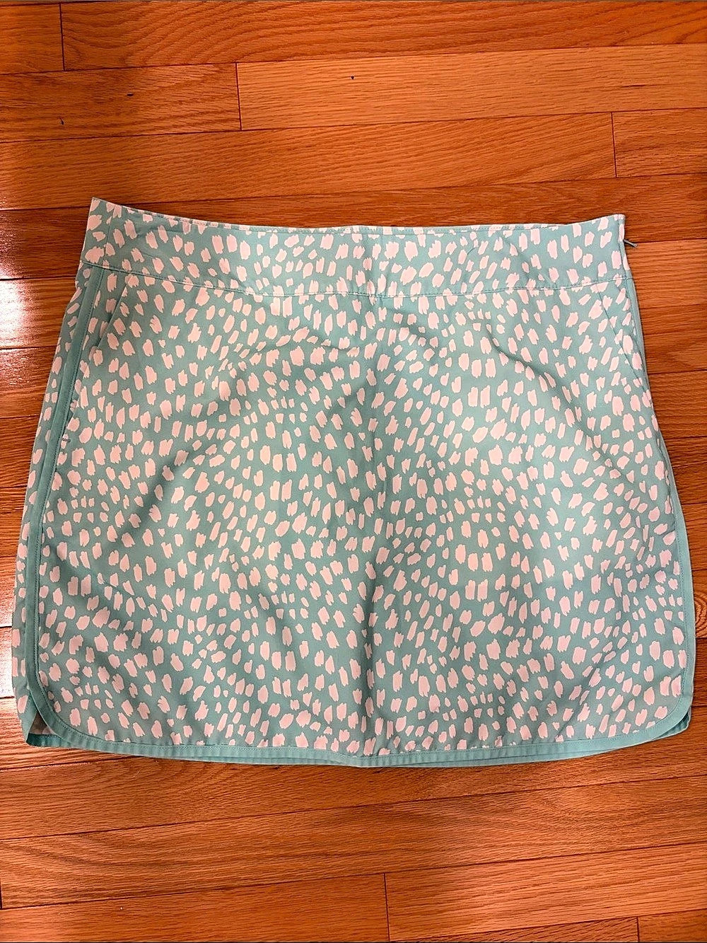 Vineyard Vines Performance Skort Sea Green & white Like New size 12